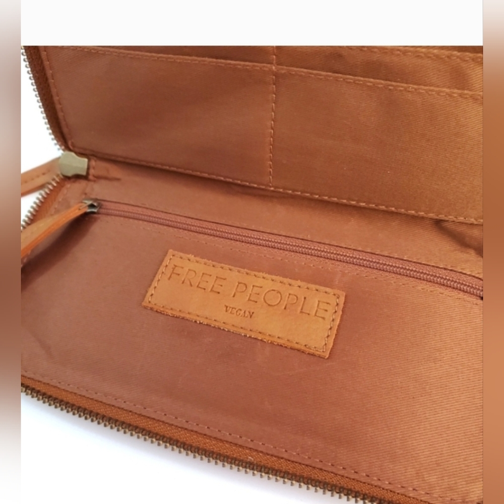 Nwot, FREE PEOPLE Distressed Tan Vegan Leather Wallet/ Wristlet.. Final Price - Picture 2 of 10